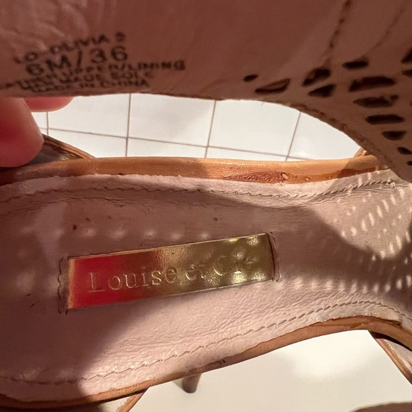 Louise et Cie taupe tan open toe pumps with gold buckle and zipper Size 6 EUC - Picture 7 of 7